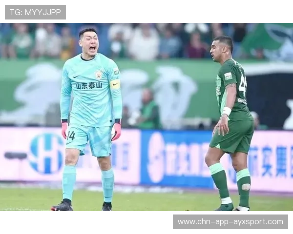 上海海港莱昂纳多边路突破创造威胁：从场上技艺到生活灵感