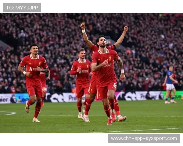 利物浦抢断后快传形成攻势