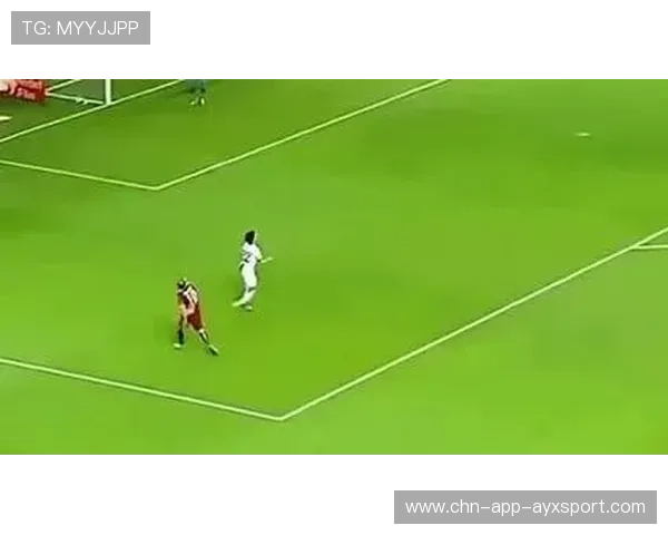 罗马沙拉维左脚贴地扫射贴角：极致触感在城市练习中的绽放